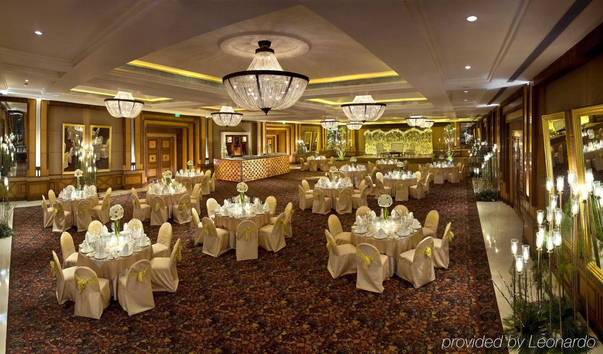 Radisson Blu Mbd Hotel Noida Restaurant photo