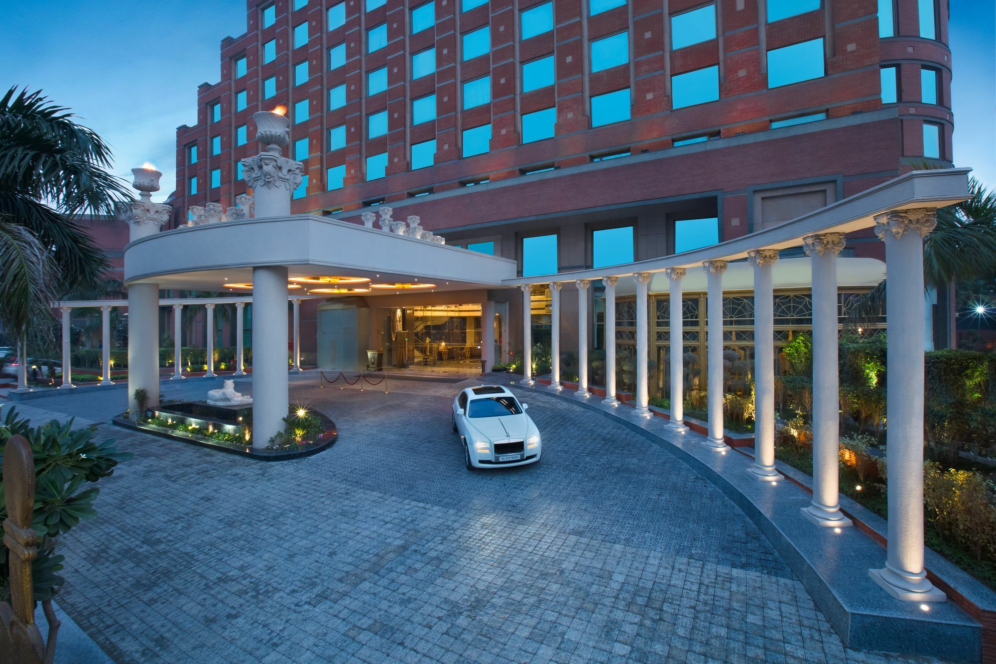 Radisson Blu Mbd Hotel Noida Exterior photo